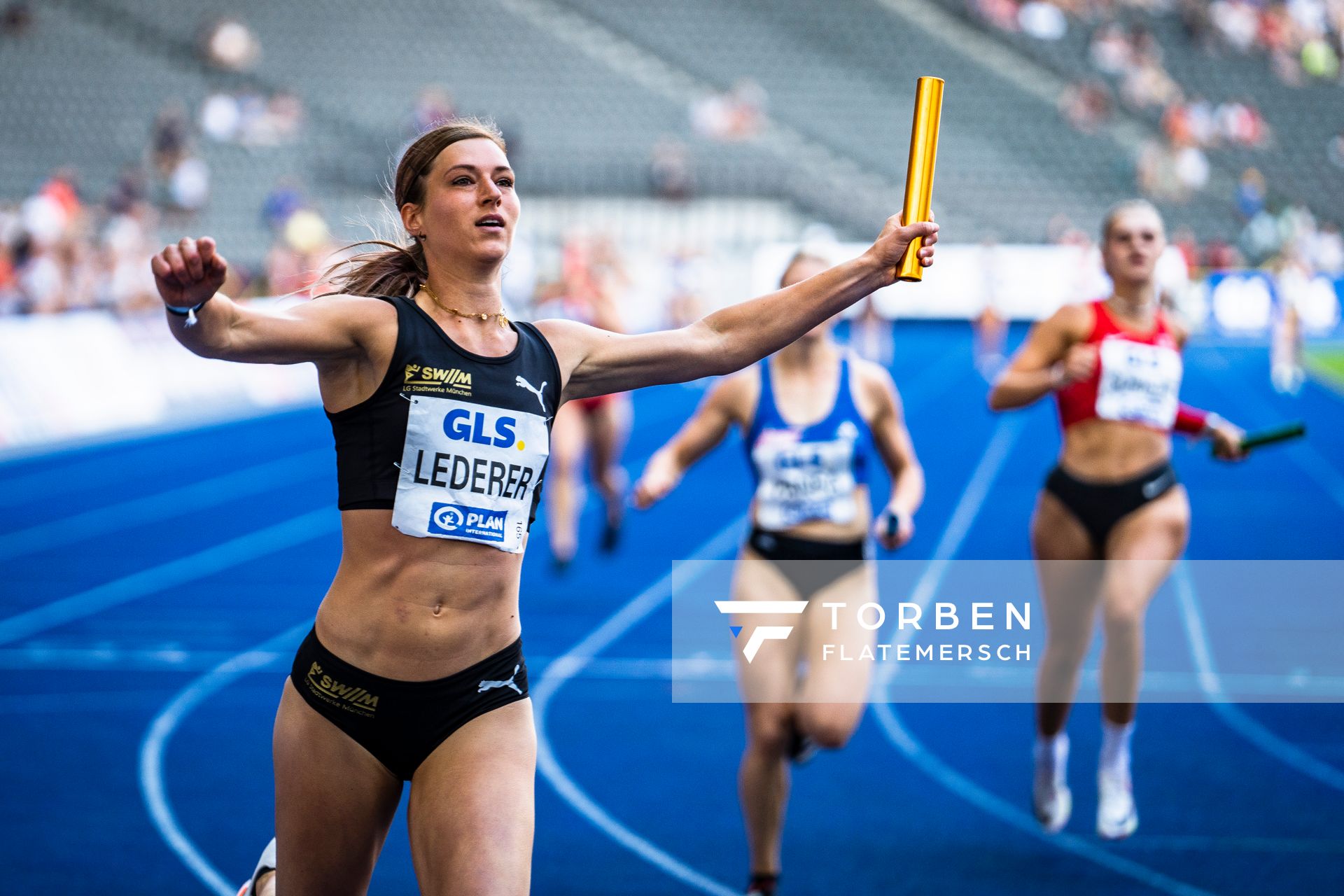 Amelie Sophie Lederer (LG Stadtwerke Muenchen) als Ziellaeuferin waehrend der deutschen Leichtathletik-Meisterschaften im Olympiastadion am 26.06.2022 in Berlin